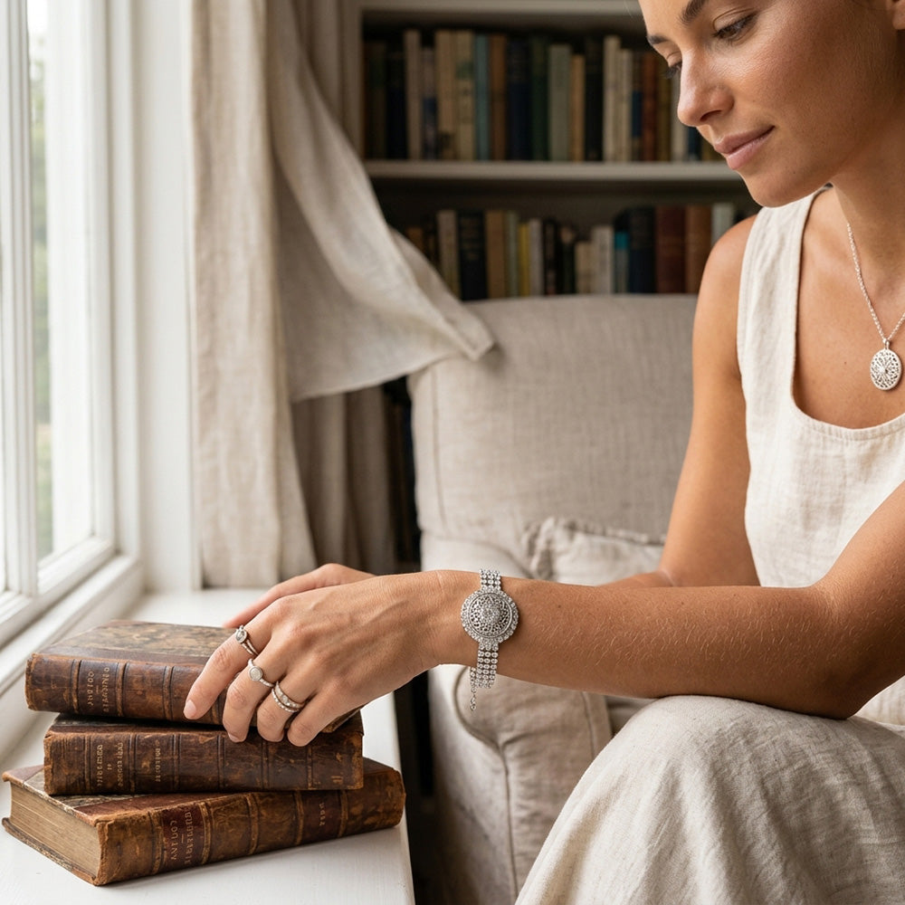 Elegant Rhinestone Snap Bracelet – Shine Through Every Special Moment